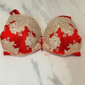 Victoria's Secret Vibrant Red Bra 
PADDED!